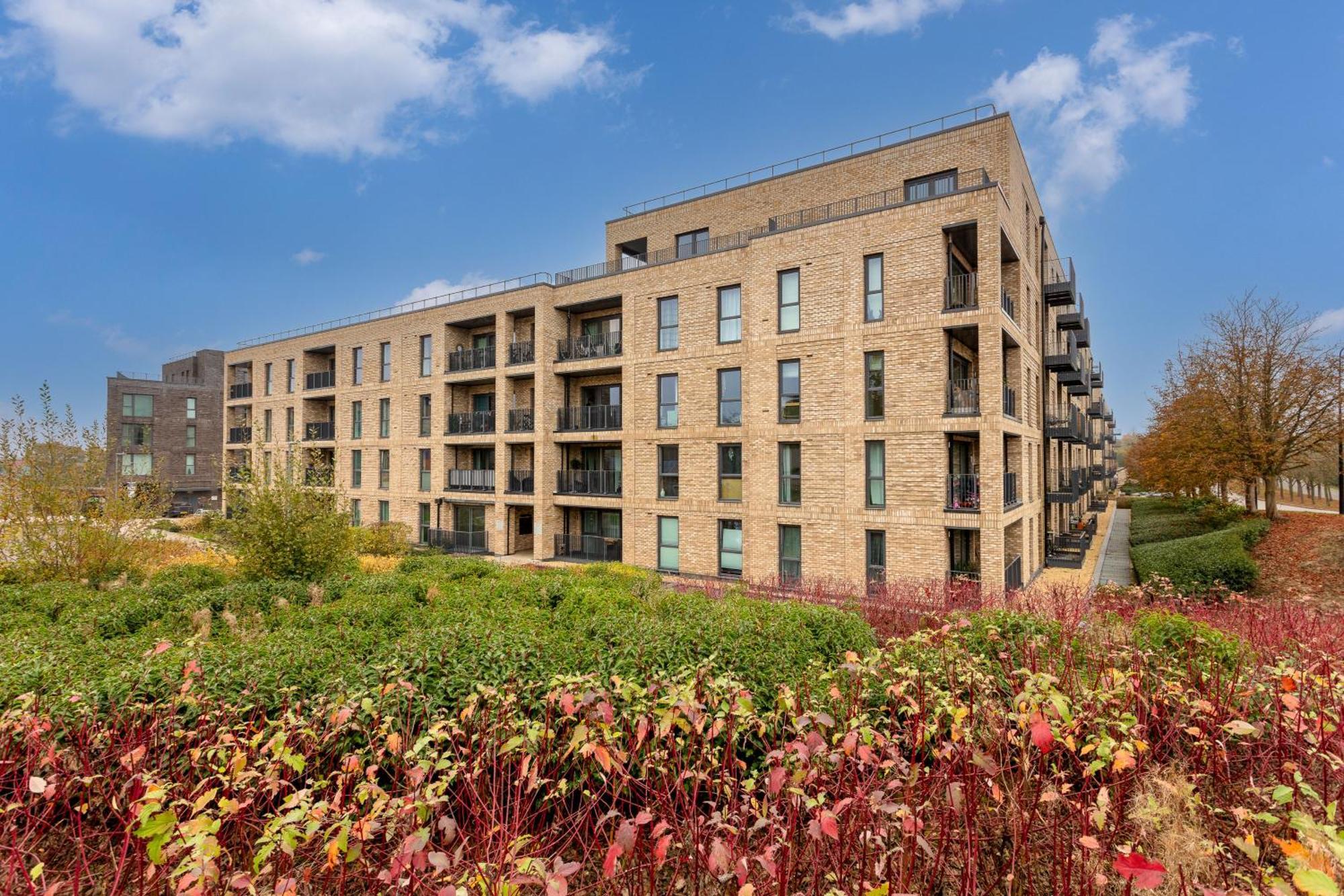 Penthouse Apartment - City Centre - Secure Parking, Balcony, Self-Check-In, Fast Wifi And Smart Tv With Netflix By Yoko Property Milton Keynes Extérieur photo