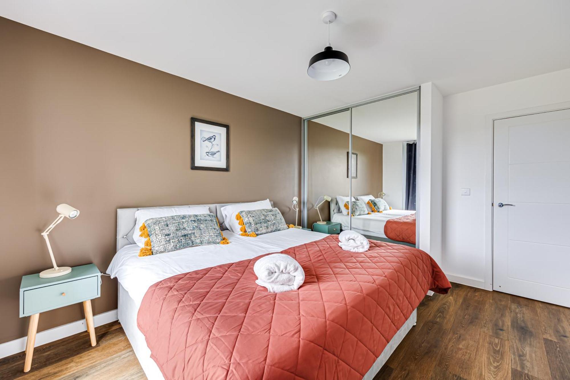 Penthouse Apartment - City Centre - Secure Parking, Balcony, Self-Check-In, Fast Wifi And Smart Tv With Netflix By Yoko Property Milton Keynes Extérieur photo