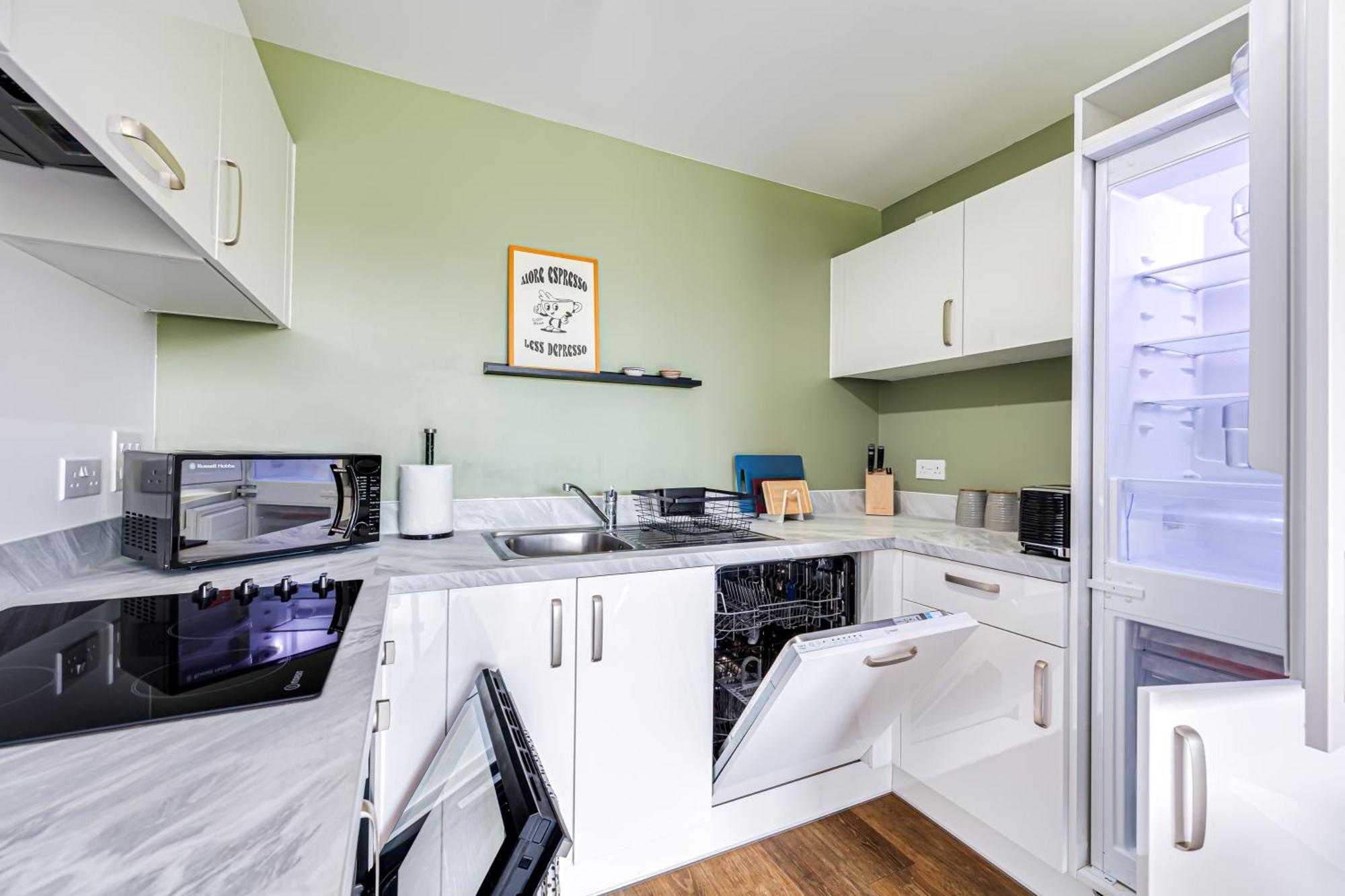 Penthouse Apartment - City Centre - Secure Parking, Balcony, Self-Check-In, Fast Wifi And Smart Tv With Netflix By Yoko Property Milton Keynes Extérieur photo