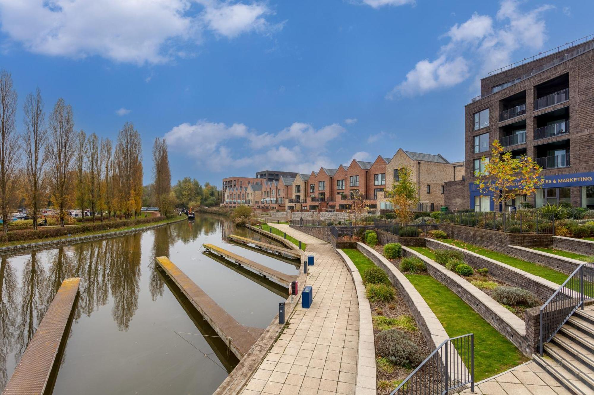 Penthouse Apartment - City Centre - Secure Parking, Balcony, Self-Check-In, Fast Wifi And Smart Tv With Netflix By Yoko Property Milton Keynes Extérieur photo