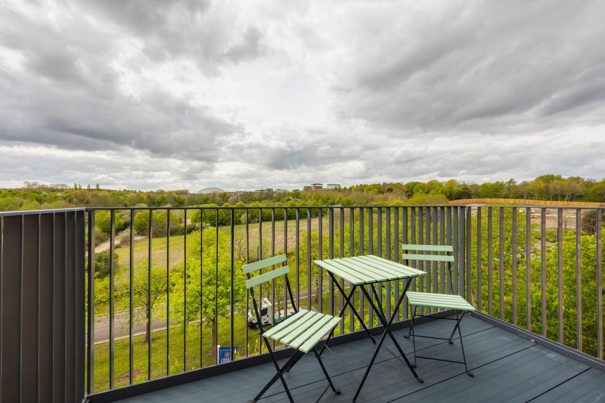 Penthouse Apartment - City Centre - Secure Parking, Balcony, Self-Check-In, Fast Wifi And Smart Tv With Netflix By Yoko Property Milton Keynes Extérieur photo