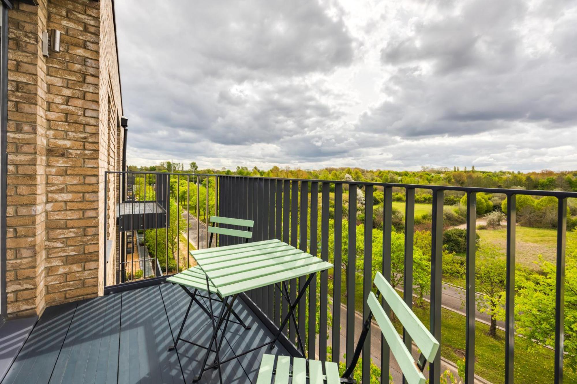 Penthouse Apartment - City Centre - Secure Parking, Balcony, Self-Check-In, Fast Wifi And Smart Tv With Netflix By Yoko Property Milton Keynes Extérieur photo