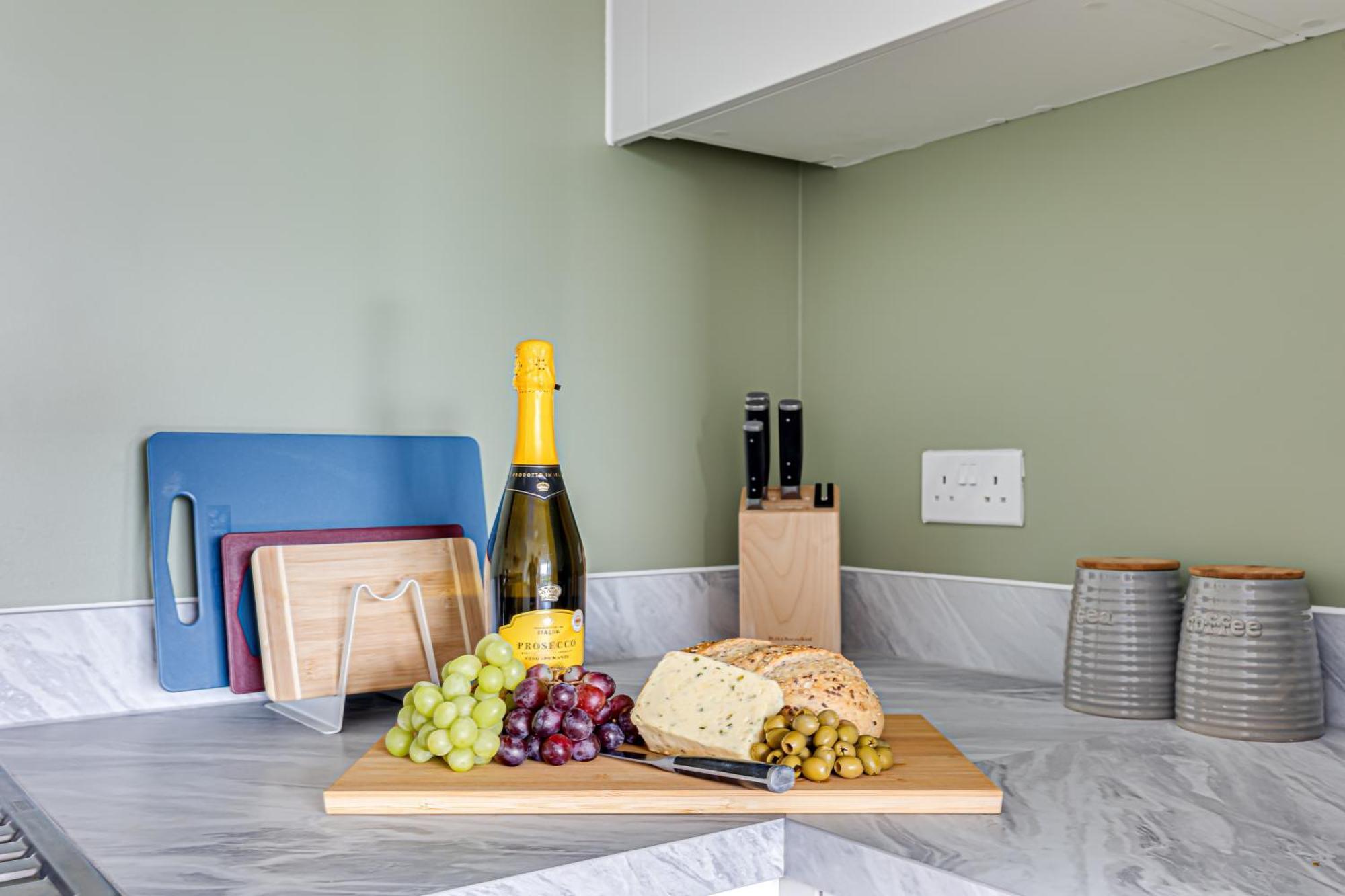 Penthouse Apartment - City Centre - Secure Parking, Balcony, Self-Check-In, Fast Wifi And Smart Tv With Netflix By Yoko Property Milton Keynes Extérieur photo